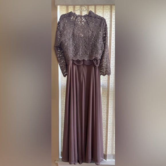 Cachet two-piece women’s gown, lace jacket women’s size 14. Gently used. - Picture 5 of 11